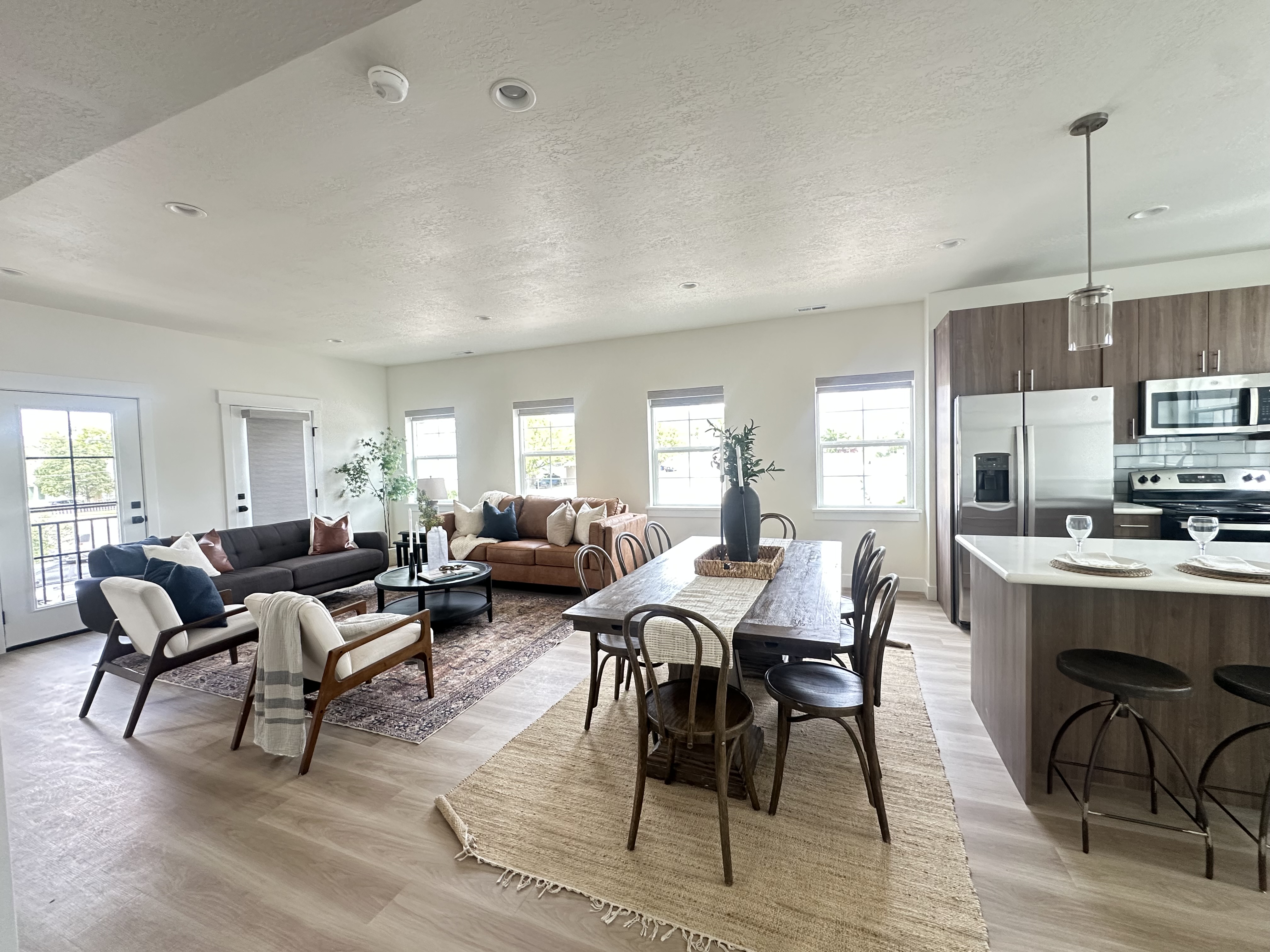From layout and finishes to furniture and lighting, we shape rooms that are functional and beautiful.